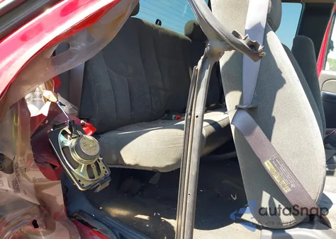 2004 Chevrolet Silverado 2500Hd Ls z USA, uszkodzony, nr VIN 1GCHC29U84E390382